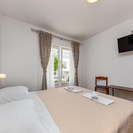 Bed And Breakfast Ivona Baška Voda Esterno foto